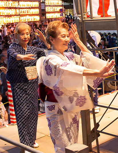 盆踊りの様子